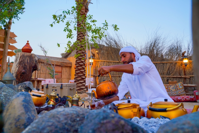 Namiot safari na pustyni w DubajuPustynne safari i dzień w luksusowym obozowisku w stylu VIP
