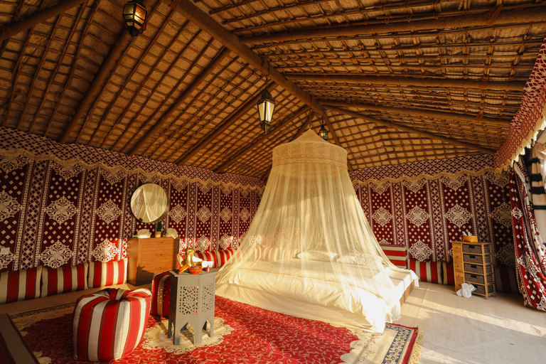 Experiencia en tienda en safari en el desierto de DubáiSafari por el desierto y campamento VIP de lujo