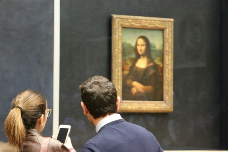 Paris: Semi-Private Tour of the Louvre Museum and Mona Lisa