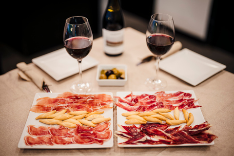 Jamón, Cheese and Wine Experience near Sagrada Familia Barcelona: Jamon, Cheese, and Wine Tasting Experience