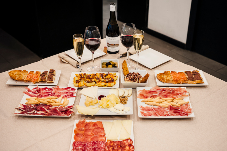 Jamón, Cheese and Wine Experience near Sagrada Familia Barcelona: Jamon, Cheese, and Wine Tasting Experience