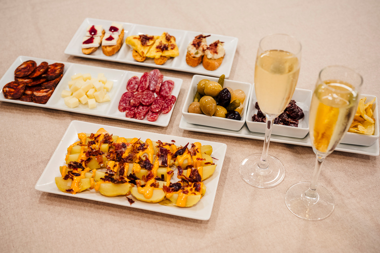 Jamon & Tapas Tasting Experience near Sagrada Familia Jamón Iberico Tasting Experience near Sagrada Familia