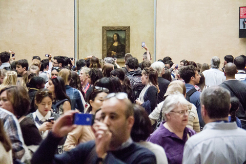 Paris: 2-Hour Louvre Museum Guided Tour with Reserved Access Group Tour with Cruise Ticket