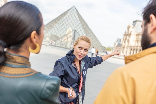 París: Visita guiada de 2 horas al Museo del Louvre con acceso reservado
