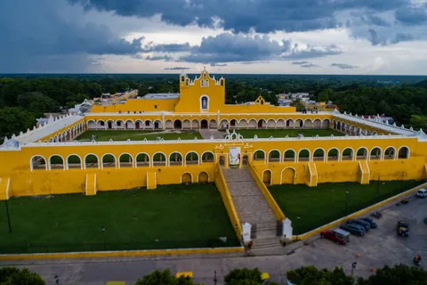 Desde Mérida: Izamal, Yokdzonot & Tsukán (Oneday)
