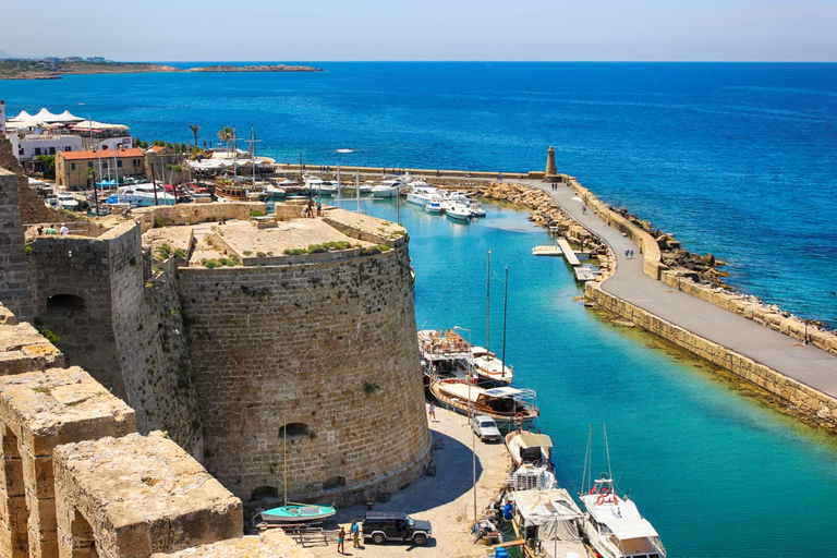 Från Paphos: Kyrenia - St. HilarionKyrenia - St. Hilarion