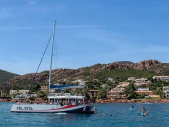 Saint-Raphaël: Brunch en el mar en un maxicatamarán en el Estérel