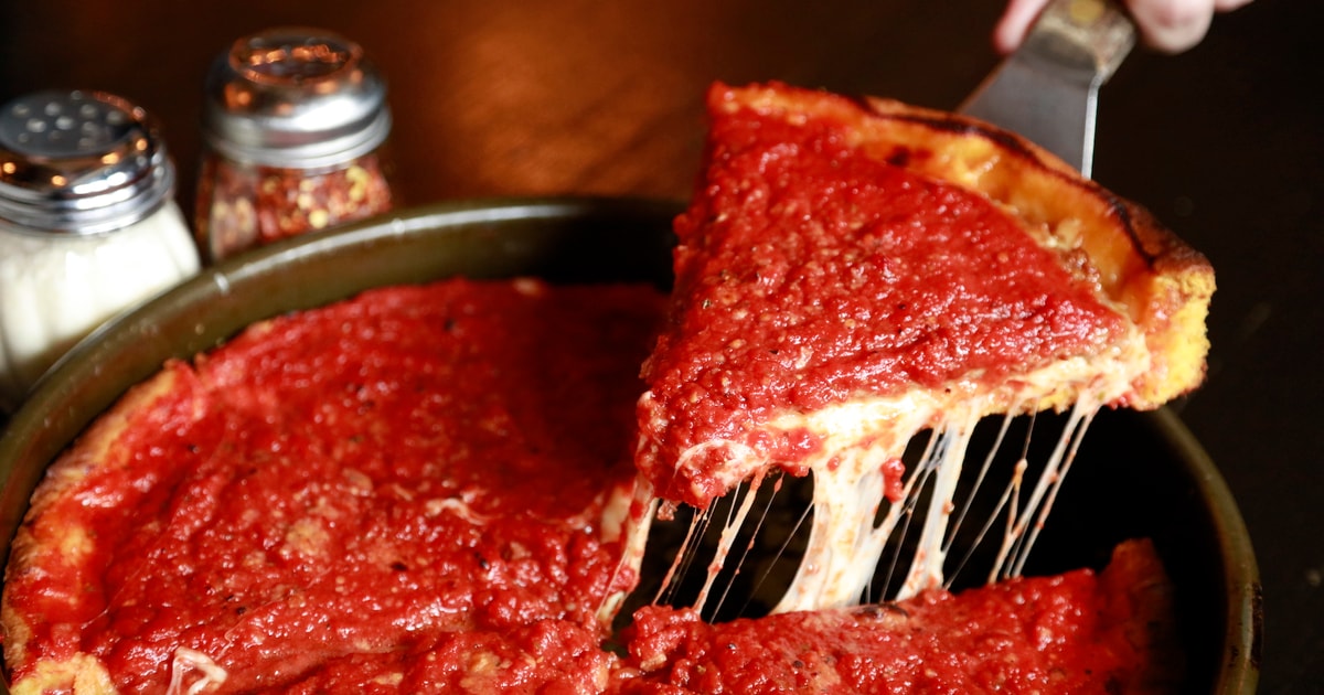 Chicago Downtown Pizza Guided Walking Tour with Tastings GetYourGuide