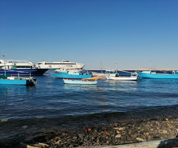 Hurghada: Private Guide City Tour & Shopping Stop