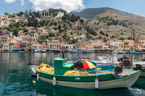 Rhodos: met speedboot naar het eiland Simi en St. George BayStap aan boord van de boot in de haven van Mandraki in Rhodos