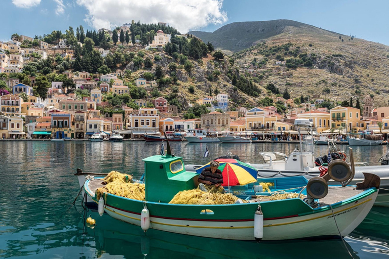 Rodas: Barco de alta velocidad a la isla de Symi y a la bahía de San JorgeEmbarcar en el Puerto de Mandraki en Rodas