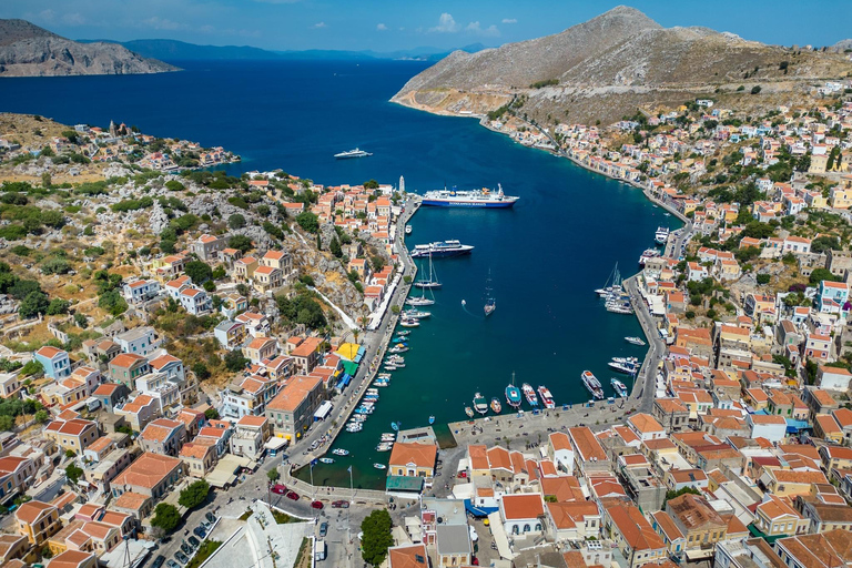 Rhodos: Hogesnelheidsboot naar het eiland Symi en de Sint-JorisbaaiAan boord van de boot in de Mandraki haven in Rhodos