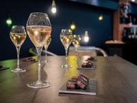 パッシーグラニー、チョコレート、シャンパンテイスティングツアー - Housity