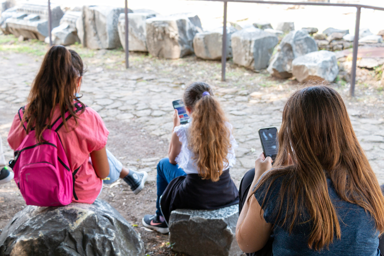 Rome: Colosseum Gladiator Tour for Kids and Families Afternoon Family Tour in Italian