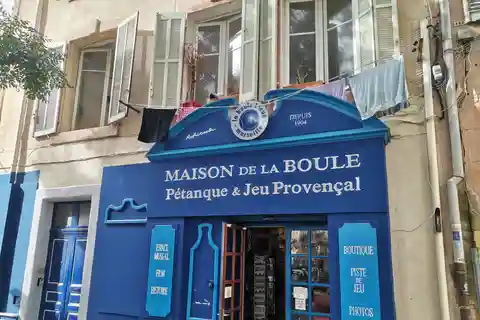 Marseille : Partie de pétanque guidée avec apéritif local.
