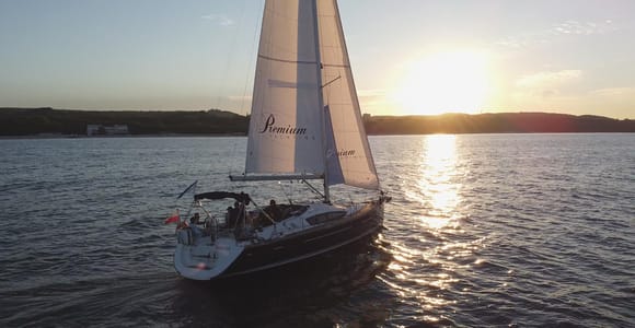 Sopot: Yachtfahrt bei Sonnenuntergang mit Begrüßungsgetränk