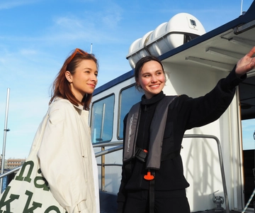 From Helsinki: Ferry Ride to Suomenlinna & Walking Tour