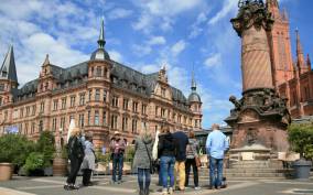 Wiesbaden: Humorous stories and history