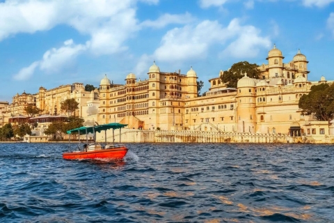 Udaipur : Visite privée de la ville et promenade en bateau
