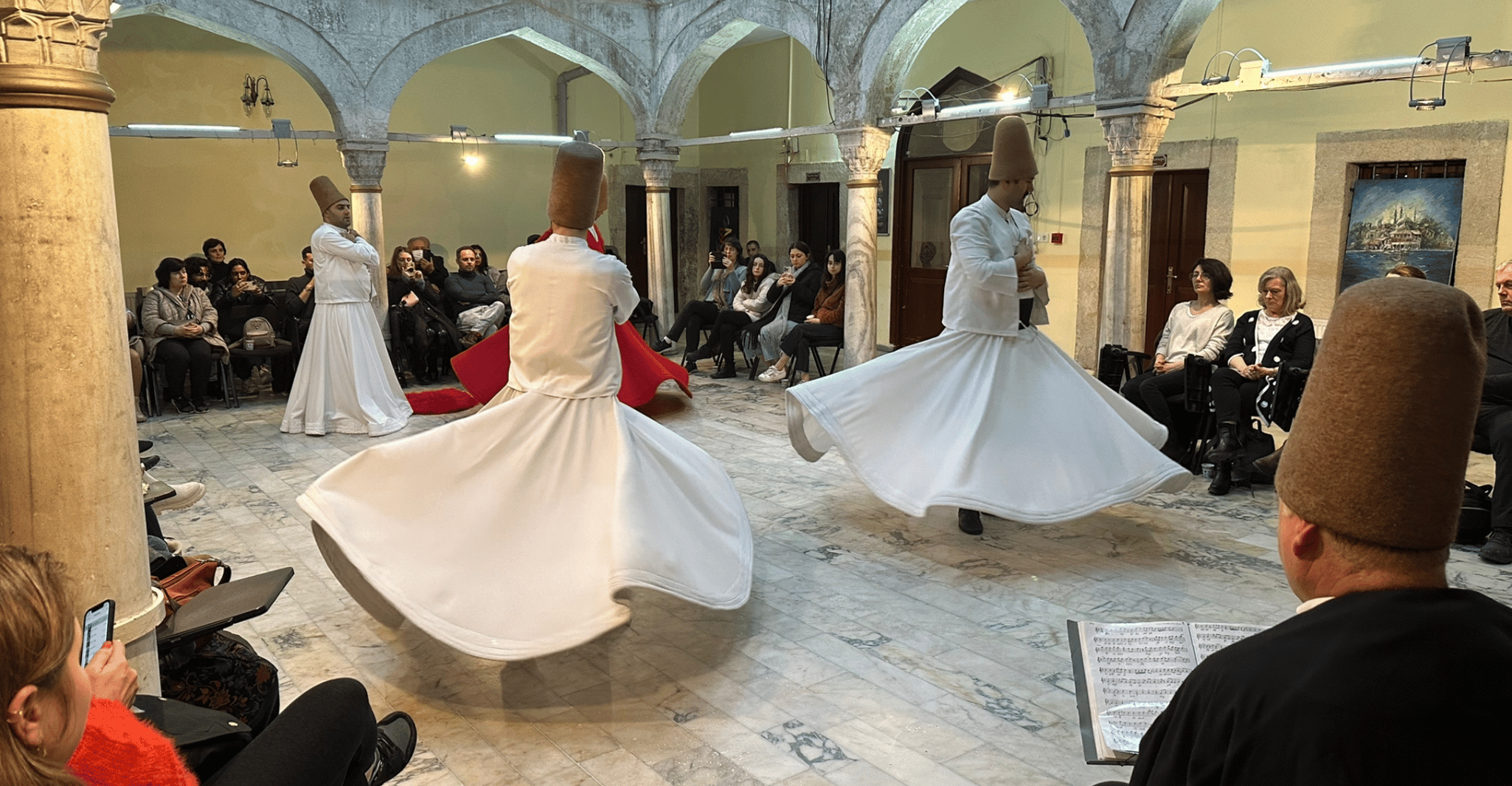 Istanbul, Whirling Dervishes Zeremonie und Mevlevi Sema - Hizvo