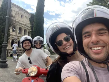 Rom: Vespa-Tour mit ortskundigem Guide