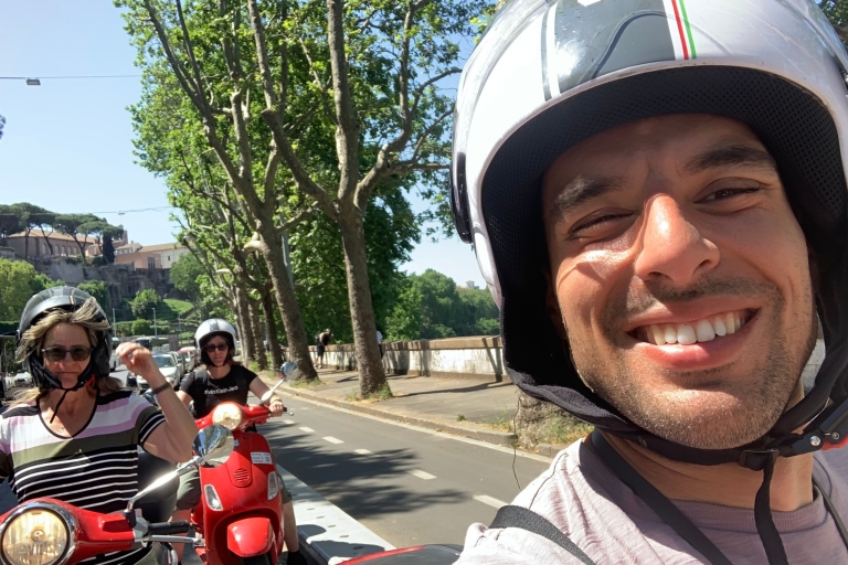 Roma: tour privado guiado en vespa con conductor opcionalVespa con conductor