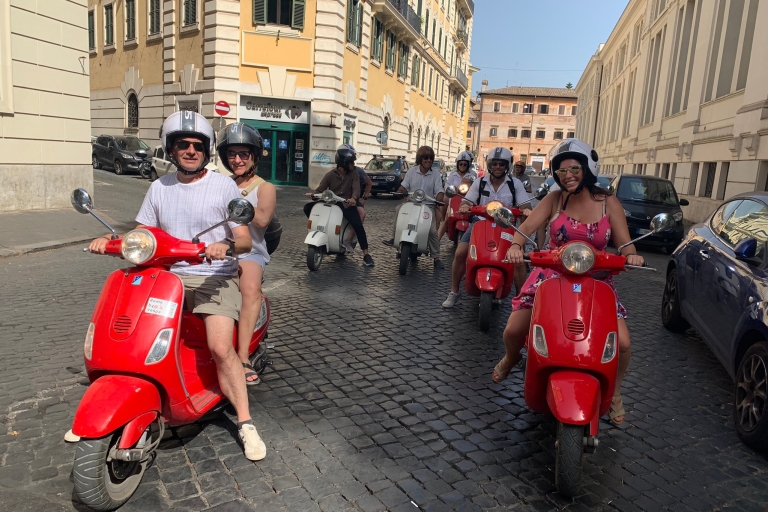 Rome : visite guidée privée en Vespa avec chauffeur en optionAuto-conduite 2 personnes par vespa