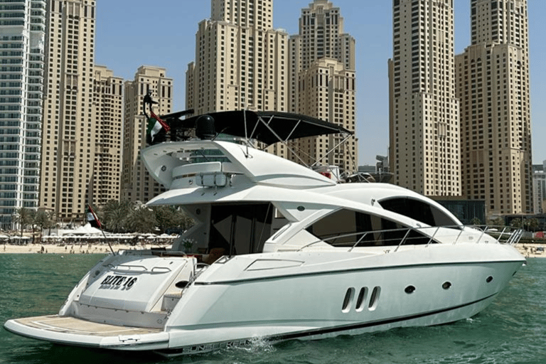 Dubai: Scenisk kryssning med privat yacht och badstoppDubai: Privat sightseeingkryssning med yacht i 01 timme