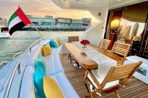 Dubai: Private Yacht Sightseeing Cruise with Swimming