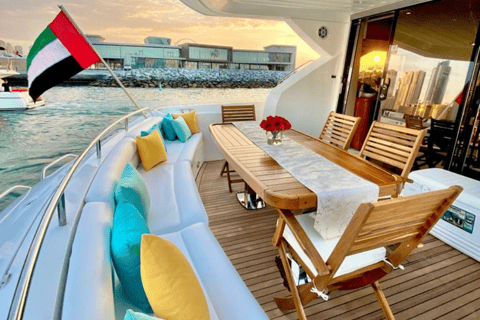 Dubai: Scenisk kryssning med privat yacht och badstoppDubai: Privat sightseeingkryssning med yacht i 01 timme