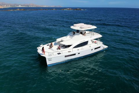 Cabo San Lucas: catamarano di lusso e snorkeling con pranzo