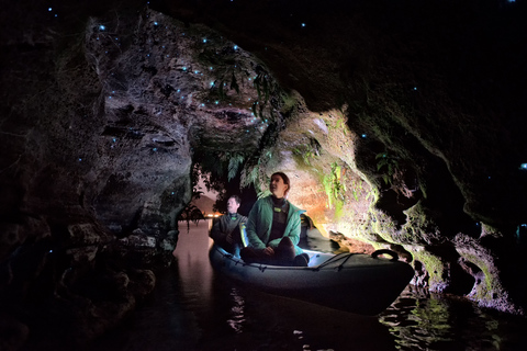 Rotorua: Tour in kayak con i vermi luminosi