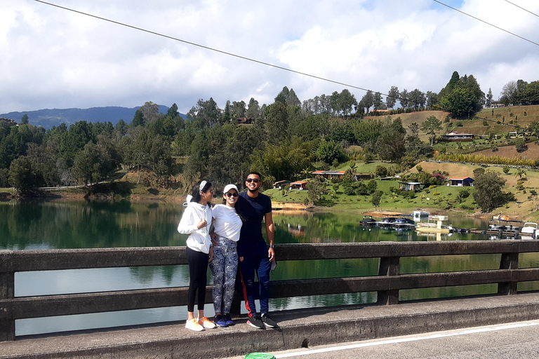 Tour Peñol-Guatape privado: com café da manhã, almoço e boteTour Peñol Guatape Privado com Bote