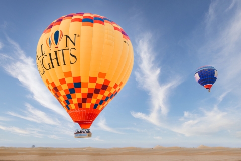 Dubaj: lot balonem na ogrzane powietrze o wschodzie słońca ze śniadaniem w formie bufetuDubaj: bilet na balon na ogrzane powietrze o wschodzie słońca ze śniadaniem w formie bufetu