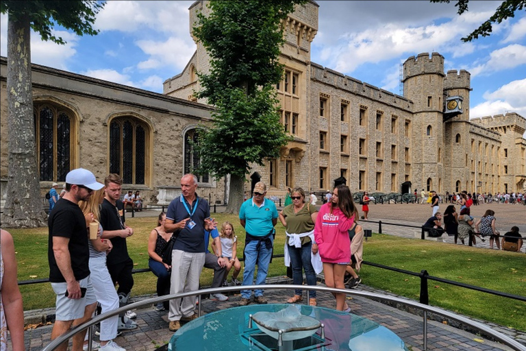 London: Tower of London Guided Tour with Boat RideLondon: Guided Tour of the Tower of London with Boat Ride