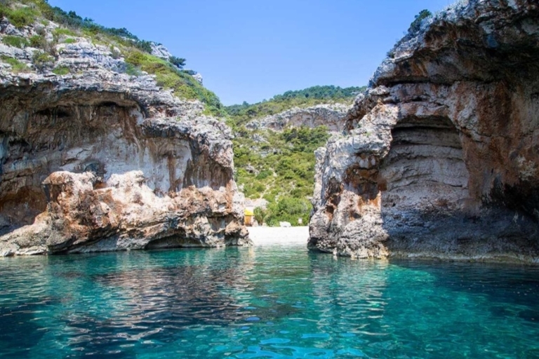 Depuis Split : excursion en hors-bord dans les 5 îles avec entrée à la grotte bleue