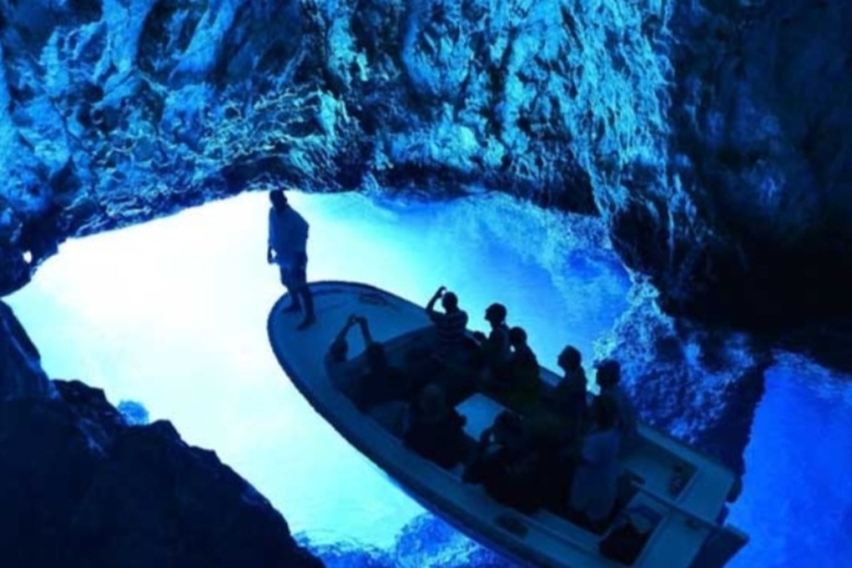 Desde Split: viaje en lancha rápida por 5 islas con entrada a la cueva azul
