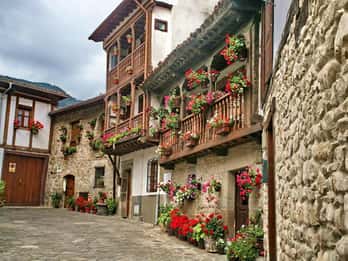 From Santander: Potes, Santillana and Altamira Day Tour