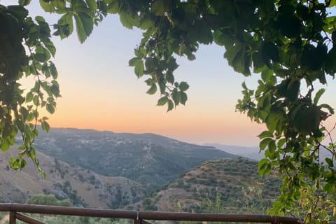 From Platanias: Guided Mountain Day Trip with Lunch and Wine