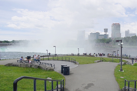 Niagara Falls, USA: Walking tour w/Cave and Maid of the Mist