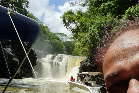 Ile Maurice : Chute d'eau de l'Ile Aux Cerfs, déjeuner et plongée avec masque et tuba