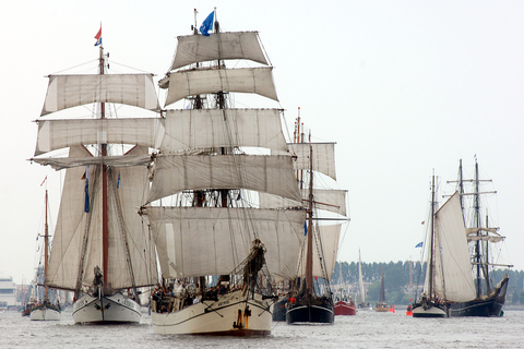 Hamburg Port Anniversary: Cruise on Tall Ship 2h Cruise on Historic Tall Ship Loth Lorien