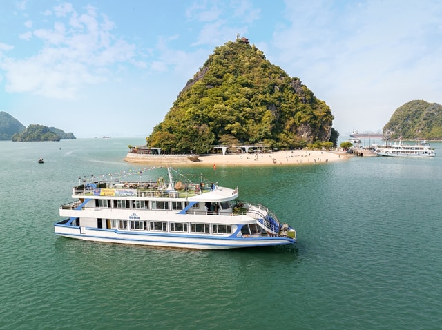 Hanoi: Halong Bay Full-Day Cruise with Cave, Kayak, and Swim