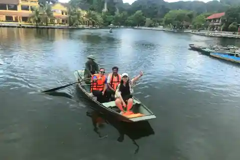 Lujo Hoa Lu, Tam Coc y Cueva de Mua con limusina Grupo reducido