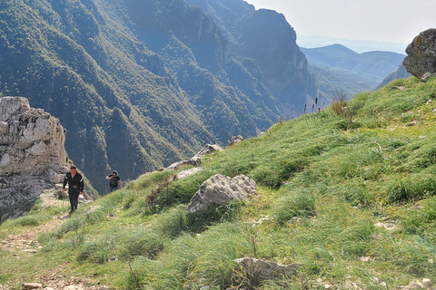 Van Tirana: Bovilla Lake-wandeltocht met hoteltransfers