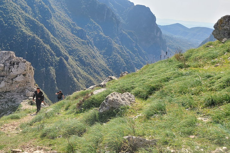 Van Tirana: Bovilla Lake-wandeltocht met hoteltransfers