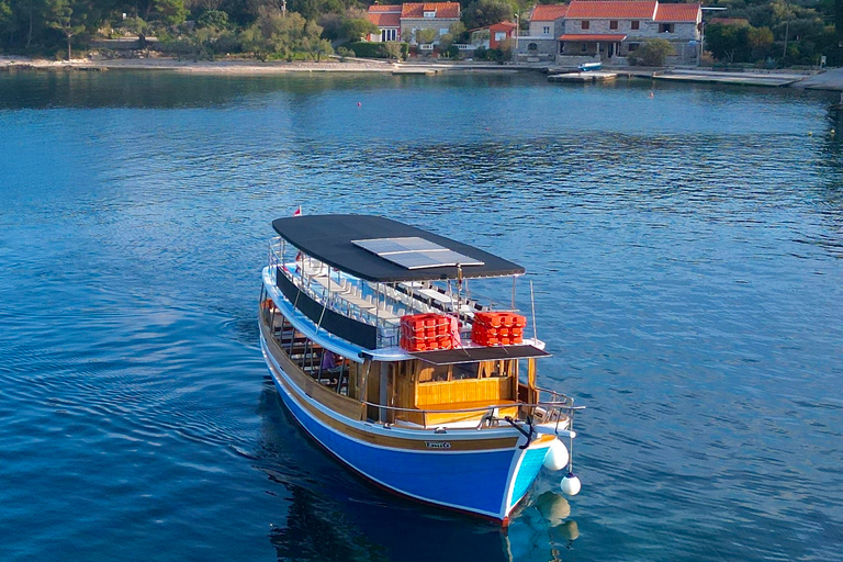 Dubrovnik : croisière dans les îles Élaphites avec déjeuner et boissonsDubrovnik : croisière d'une journée aux îles Élaphites avec déjeuner