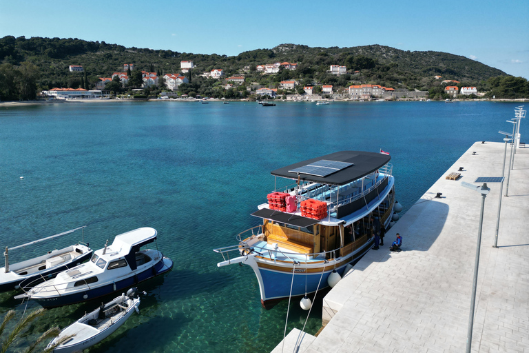 Dubrovnik : croisière dans les îles Élaphites avec déjeuner et boissonsDubrovnik : croisière d'une journée aux îles Élaphites avec déjeuner