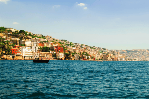 Naples : Croisière au coucher du soleil en bateau avec Aperol Spritz et snacksCroisière en bateau au coucher du soleil à Naples avec Aperol Spritz et snacks