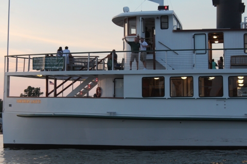 Boston: Harbour Sunset Yacht CruiseHora de salida Premium